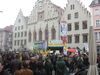 Grosse Demonstrationsversammlung vor dem Rathaus in Landshut