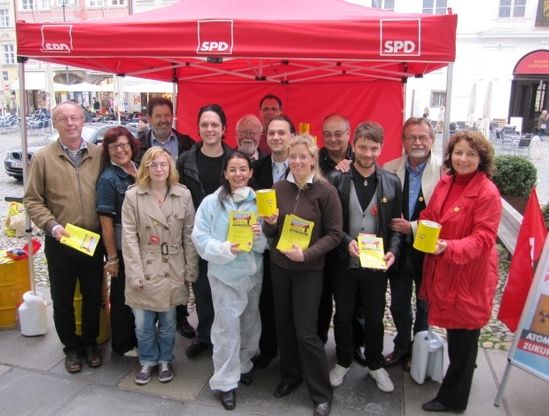 SPD Infostand für Atomausstieg Landshut 6.Oktober 2010